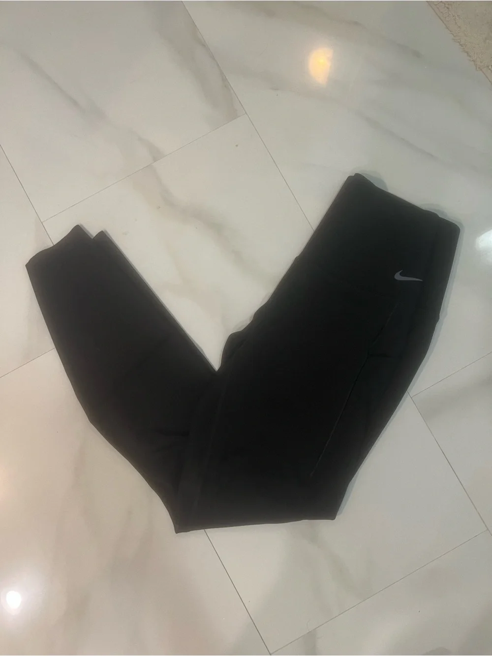 Nike universa Women’s Black High-Rise Performance Leggings - size medium